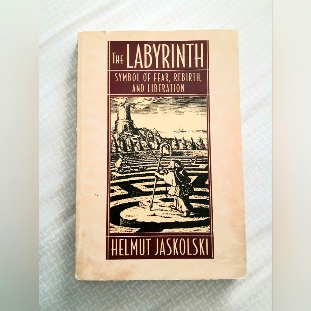 Labyrinth by Helmut Jaskolski